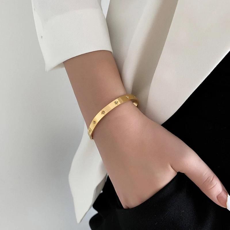 Louis Latch Cuff 18k Plated