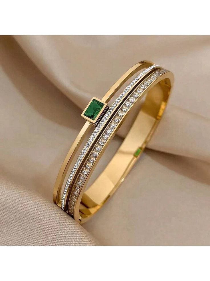 Vintage Emerald 18K Hanscuff