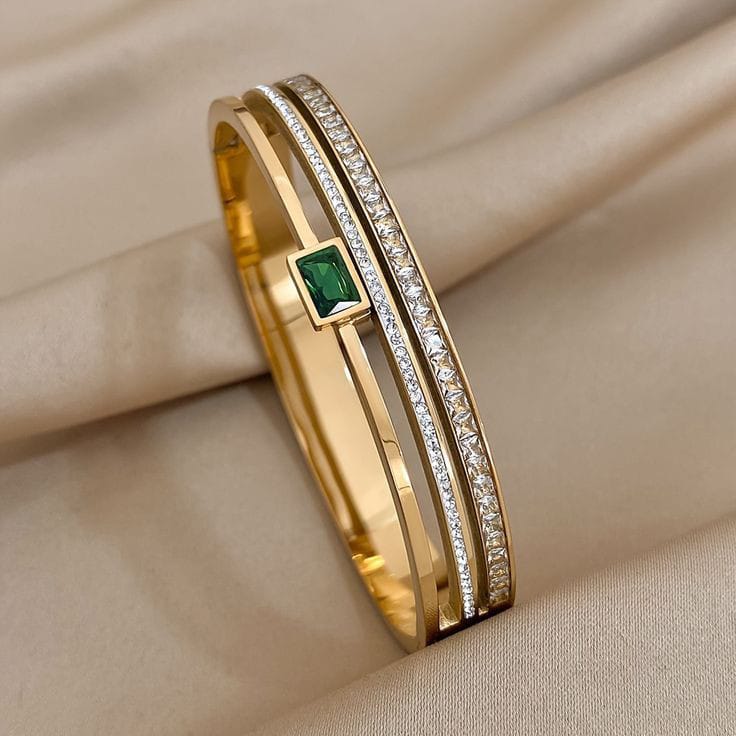 Vintage Emerald 18K Hanscuff