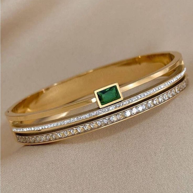 Vintage Emerald 18K Hanscuff